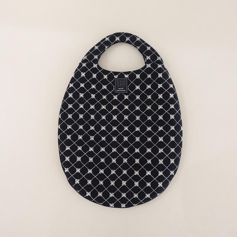 mina perhonen（ミナペルホネン） *flower beads egg bag*エッグバッグ