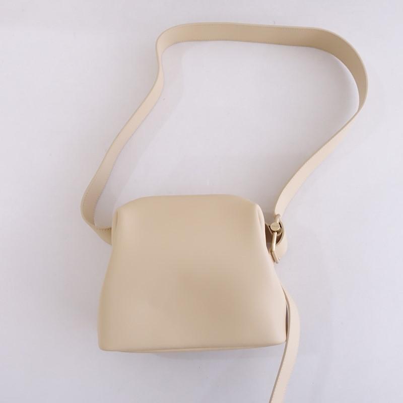 美品/定価4.6万】オソイ OSOI *MINI BROTショルダーバッグ*ベージュ