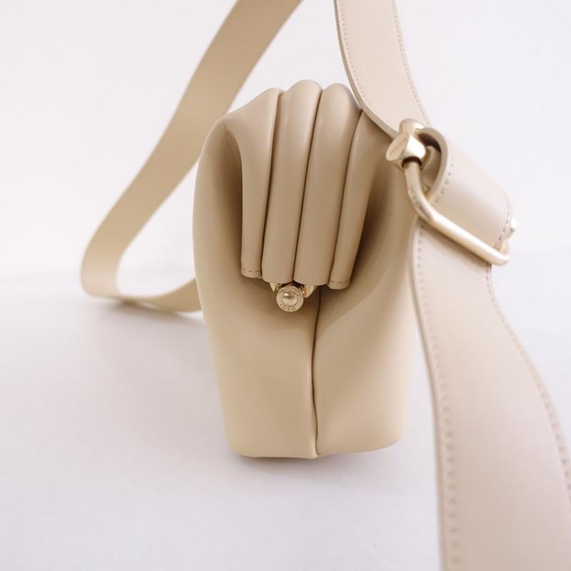 美品/定価4.6万】オソイ OSOI *MINI BROTショルダーバッグ*ベージュ