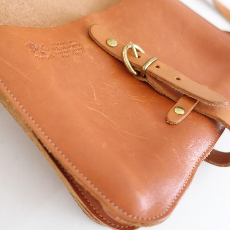定価5.7万】イルビゾンテ IL BISONTE *クオイエット フラップ
