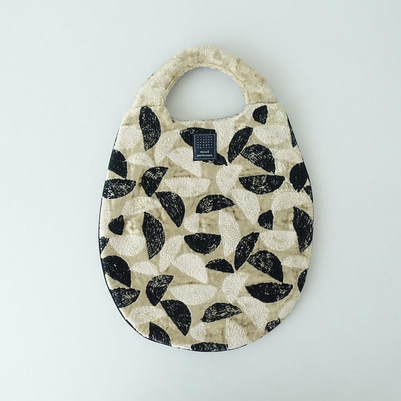 mina perhonen エッグバッグ　ライトグレー【未使用品】 mina perhonen 【美品】予約購入特典非売品/ミナペルホネン