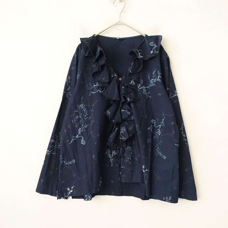 ア*ュ様 45R ★春まちプリントのフリルブラウス、秋の装いに 45R（フォーティファイブアール） 【定価4.6万】45R *春まちプリントの