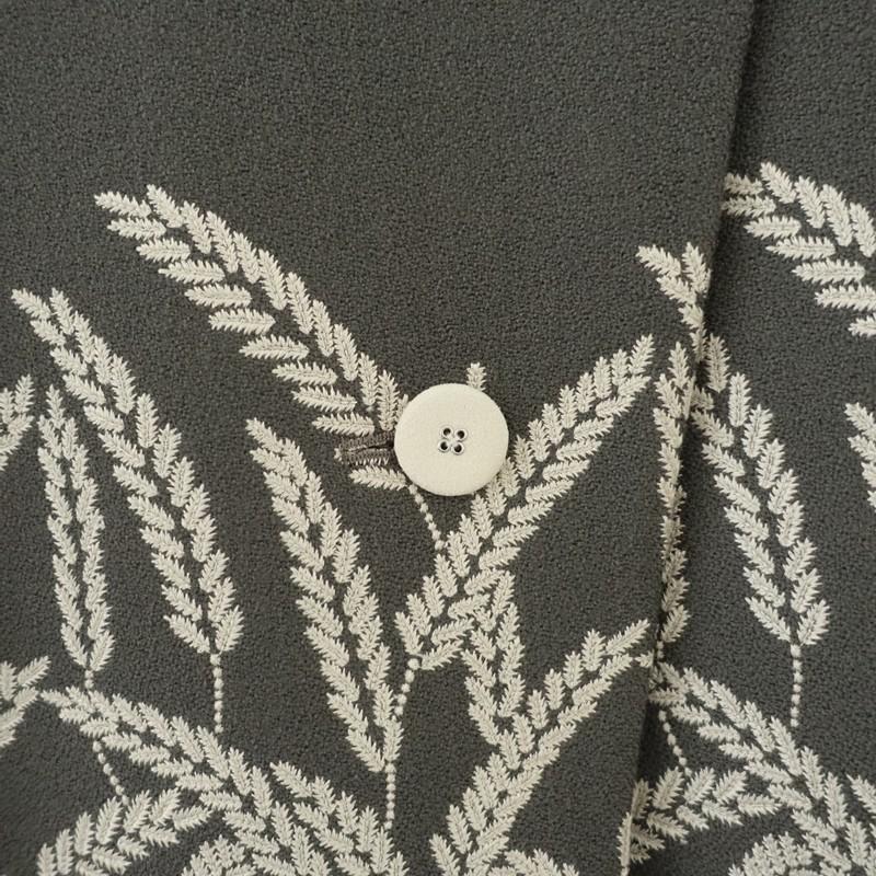 美品 mina perhonen 刺繍 ノースリーブブラウス 38 グレー mina perhonen（ミナペルホネン） 【美品/定価12.1万】ミナペルホネン