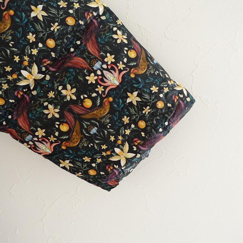 【値下げ】LIBERTYリバティいちご泥棒柄　キルティングコート 値下げ】LIBERTYリバティいちご泥棒柄 キルティングコート