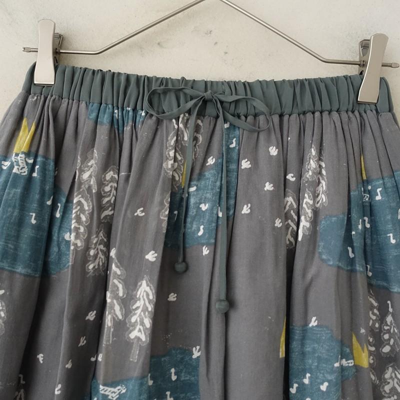【定価6.3万】ミナペルホネン mina perhonen *forest village プリントギャザースカート*36綿グレーゴム(sk25-2602-677)【52C62a】の画像