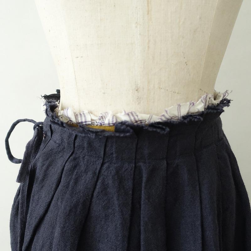 Vlas Blomme ヴラスブラム　吊りスカート　花模様　ネイビー Vlas Blomme ヴラスブラム *リネンチェック切替ラップスカート*F