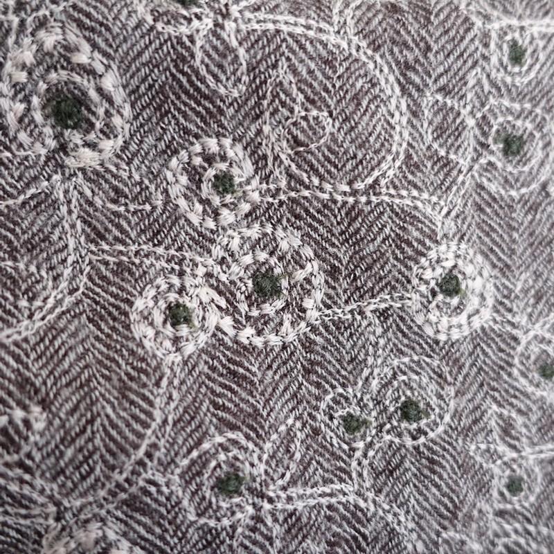 Sally Scott（サリースコット） *ウールヘリンボーン刺繍ラップ 