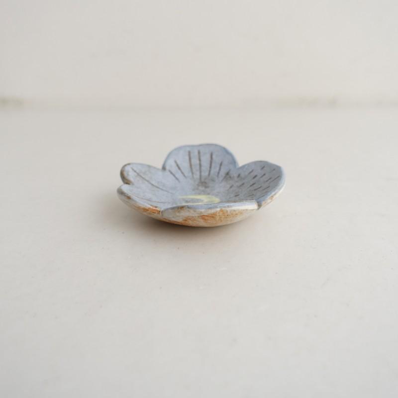 鹿児島睦 *ビオラ 豆皿*食器うつわ器作家花絵付けブルーグレー【陶器