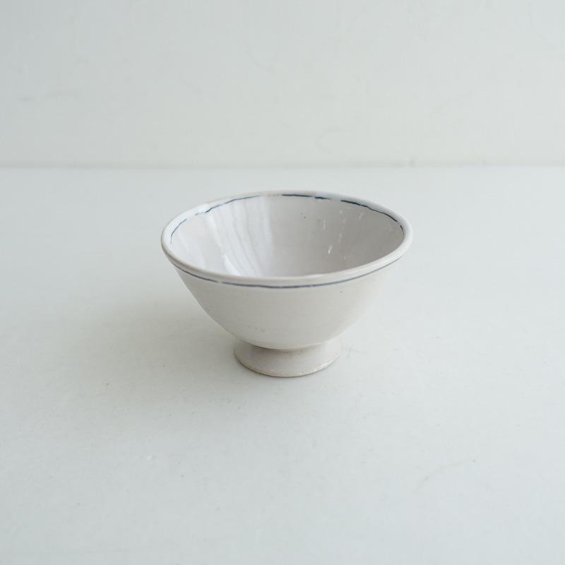 美品】中田雄一 *色絵カップ*白釉ホワイト青小花ブルー絵付け花