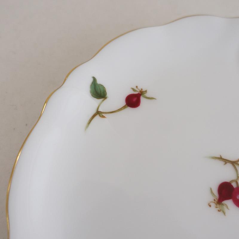 大倉陶園　バラの実　ケーキ皿 大倉陶園 *バラの実 ケーキ皿 19cm*ホワイト白金彩プレート【陶器