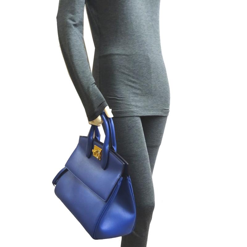 ✨サルヴァトーレフェラガモ✨ハンドバッグ ヴァラ ネイビー 2way レザー 飯能本店］Salvatore Ferragamo サルヴァトーレフェラガモ スタジオ