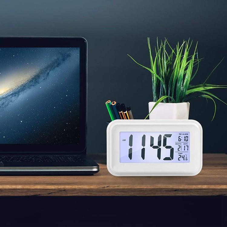 目覚まし時計 こども 子供 デジタル時計 大音量 起きれる めざまし時計 光 シンプル おしゃれ 置き時計 大音量 夜間バックライト 自動点灯 温度計 アラーム |  | 12