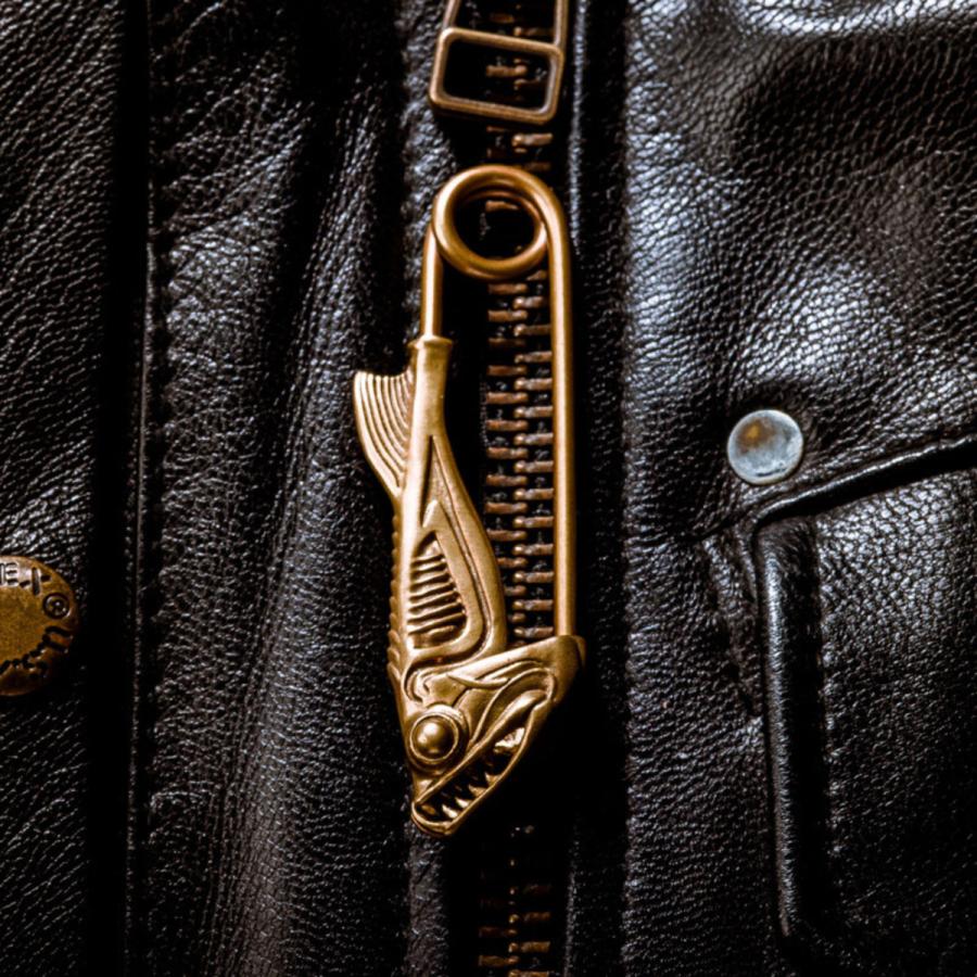 ハンドメイド 魚型 アンティーク風 ブローチ 黄銅製 キーホルダー キーリングバッグチャーム ピンブローチ チャーム レトロデザイン アートデザイン プレゼント |  | 03