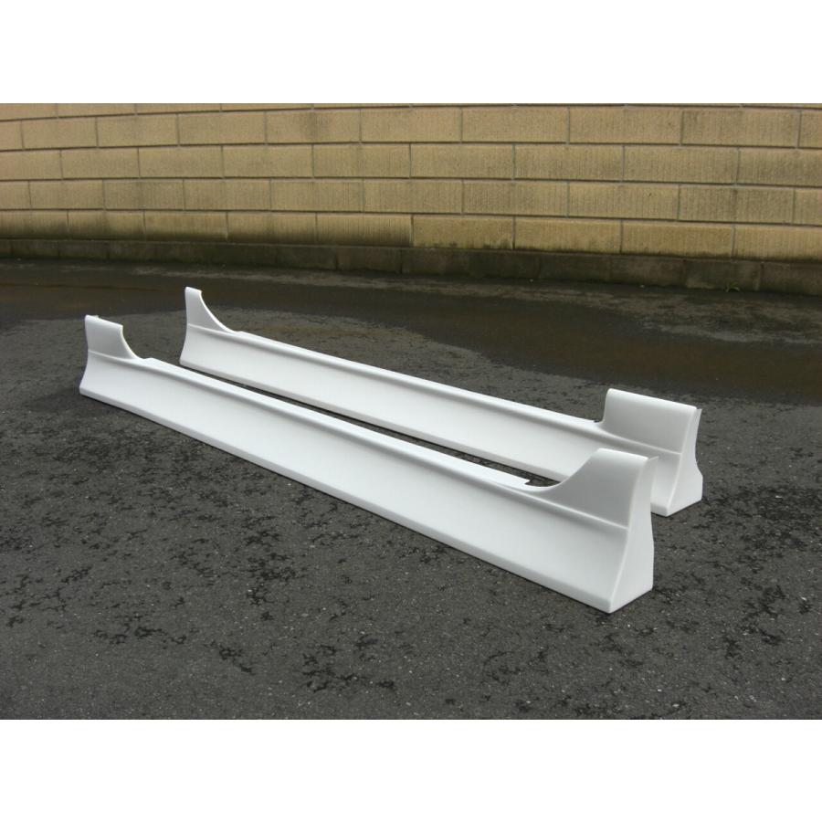 R33　スカイライン　4DR　サイドステップ　FRP製