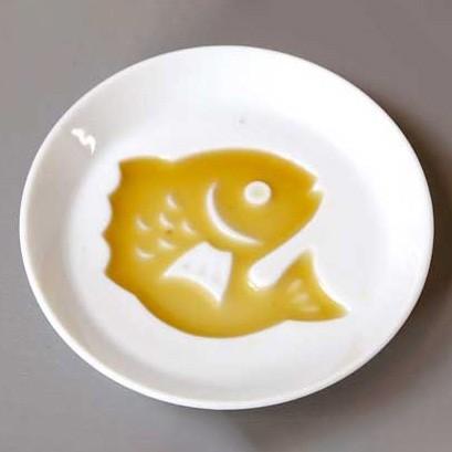 絵柄が浮き出る醤油皿＜鯛＞ : 美濃のちゃわん屋さん 古林恩羅院