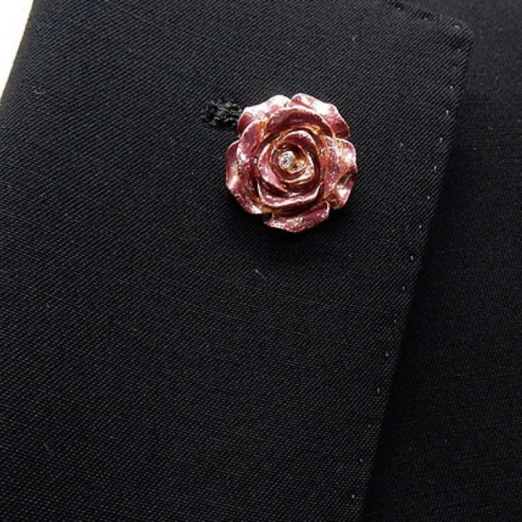 ラペルピン メンズ スワロフスキー 赤 薔薇 花 クリスタル色 メンズ用 