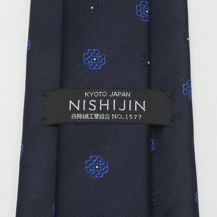 究極の西陣織 オールシルクネクタイ 濃紺×ブロンズ茶花小紋 の締め心地