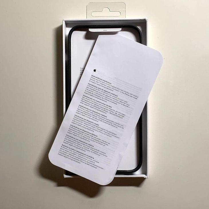 iPhone 12 Apple アップル 純正 / Pro レザーケース・ブラック iPhone 12 Apple アップル 純正 / Pro レザーケース・ブラック