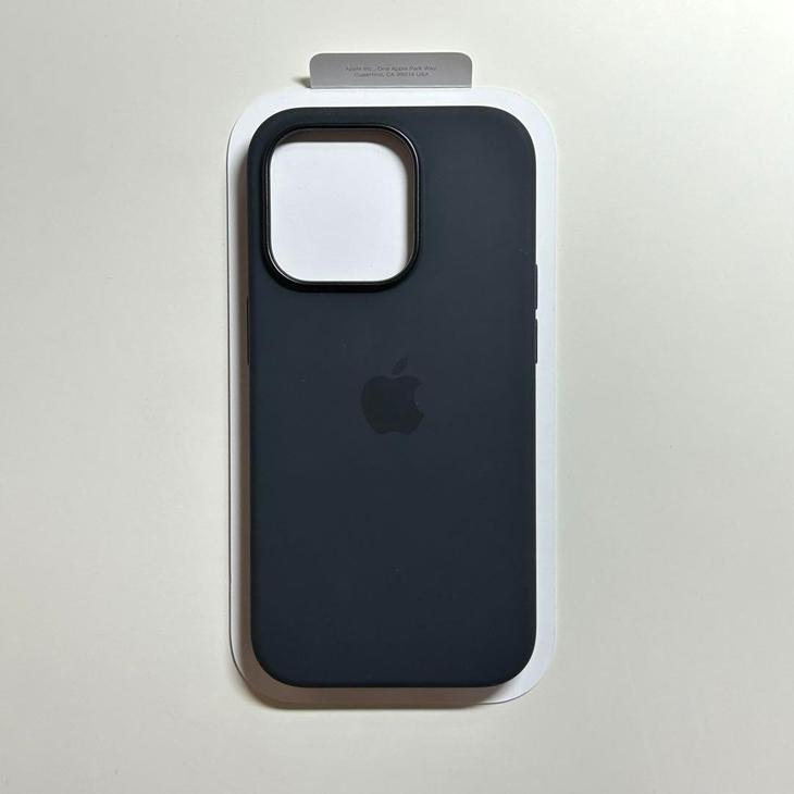 Apple アップル 純正 iPhone 14 Pro シリコンケース・ミッドナイト 新品｜dyn｜02