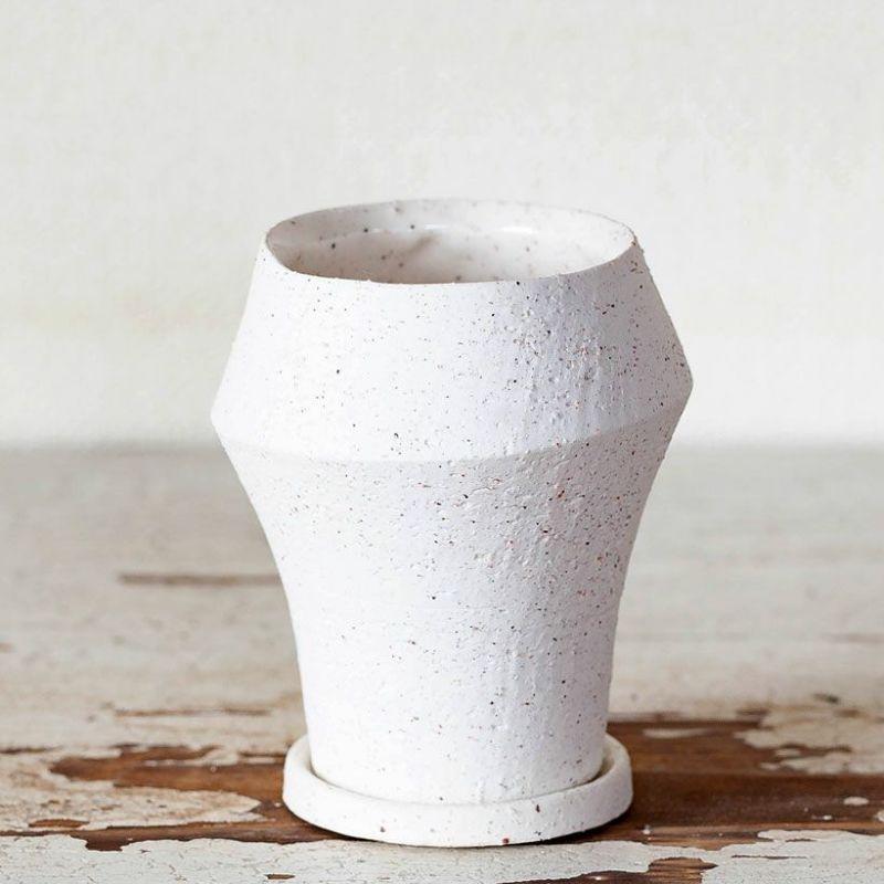 鉢 植木鉢 大人しいけど、チョッピリ個性。手作り風の陶器鉢（7.5cm