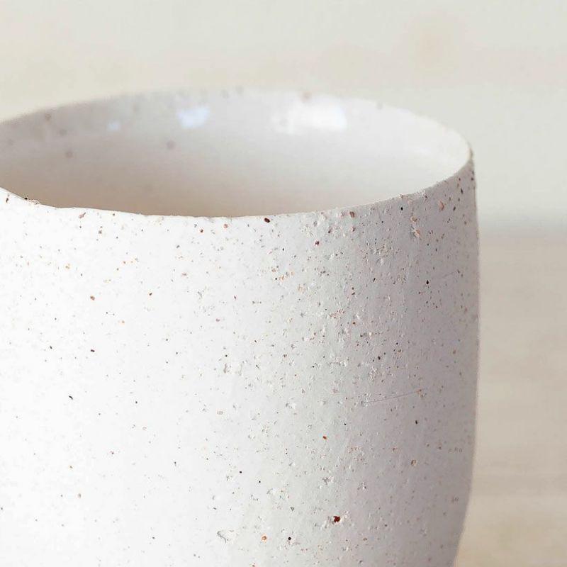 Flowerさまプラスチック7号鉢 白色たまごを抱いたうさぎさんクラシックローズ Flowerさまプラスチック7号鉢 白色たまごを抱いたうさぎさんクラシック