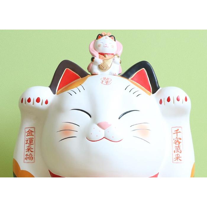 ガラスケース付　座布団に乗った福助と左手上げの招き猫　2体セット　アンティーク ガラスケース付 座布団に乗った福助と左手上げの招き猫 2体