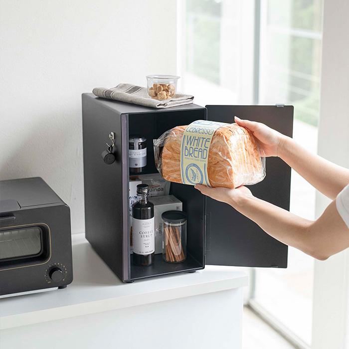 北欧さま専用　【未使用】角形ホーロ製ブレッドケース　ピンク　CAKES 北欧さま専用 【未使用】角形ホーロ製ブレッドケース ピンク