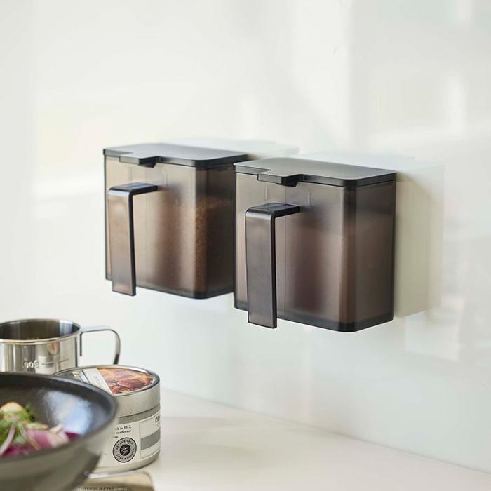 マグネット調味料ストッカー Tower おしゃれ 調味料入れ 磁石 砂糖 塩 小麦粉 4817 山崎実業 ディスペンサー 計量スプーン スパイスストッカー 壁面 期間限定キャンペーン 4818