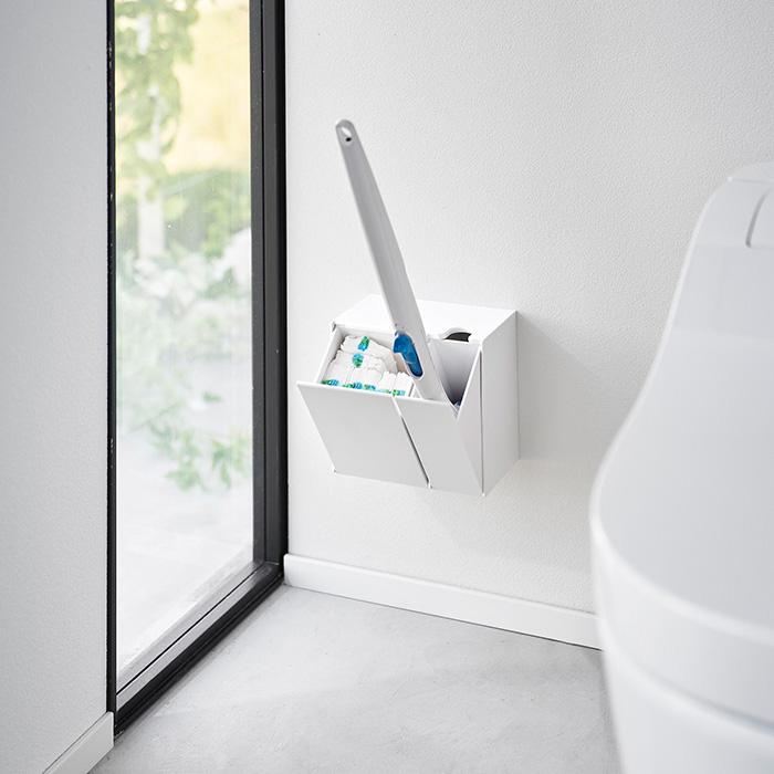 トイレのブラシ ホルダーの壁に取り付けられたプラスチックを備えた  