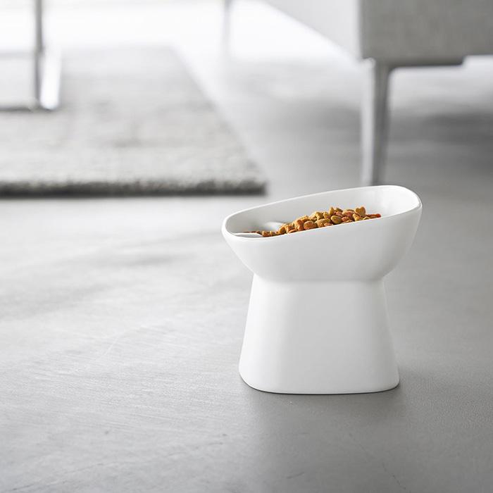 山崎実業 公式 ヌークス 早食い防止陶器ペットフードボウル H11.5 nooks ペット用食器 エサ入れ 猫 犬 皿 高さ11.5cm 陶器 斜め 10557 10558 | 山崎実業 | 13