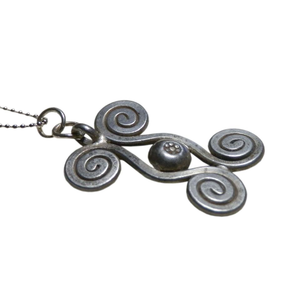 カレン族のパドゥア模様が素敵な 個性派 カレンシルバー ネックレス