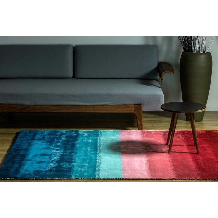 ラグ カーペット 秋 冬 140x200 手織り(手機) 絨毯 話題のSDGs素材 ヴィスコース 人工 シルク FADE STRIPE おしゃれ レッド＆ブルー リビング　オールシーズン | EーBLIND | 01