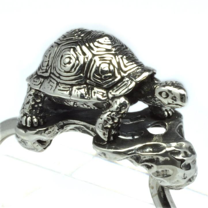 サツルノ Saturno　シルバー925　エナメル　リクガメ　亀 置物　縁起物 サツルノ社 エナメル彩シルバーキーホルダー『ハートをキャッチ