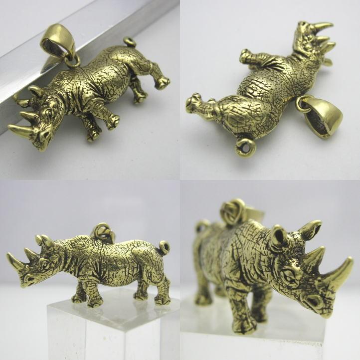 真鍮、ブラス製　サイの彫刻 置物 金色の犀 クロサイペンダント ブラス 真鍮 (さい 犀 動物 、Diceros