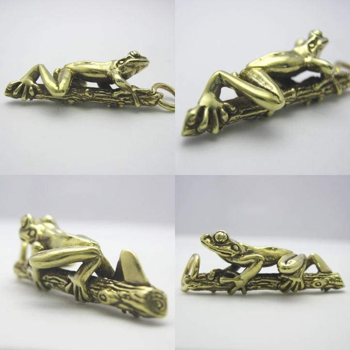 金色の蛙 アカメアマガエルペンダント ブラス 真鍮 brass (雨蛙 あ