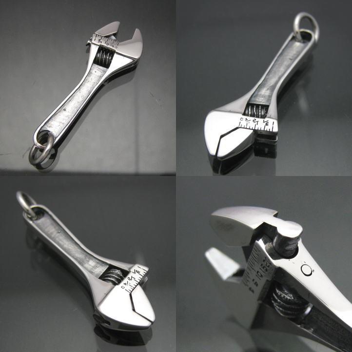 本物のように動く！ Silver toolsモンキーレンチペンダント2 シルバー