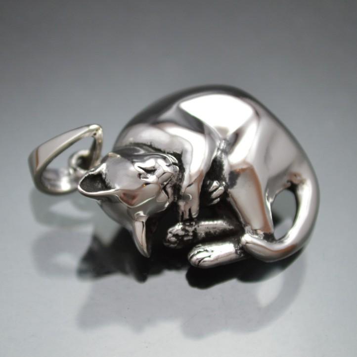 眠るネコ】 眠る猫 スリーピングキャットペンダント シルバー925