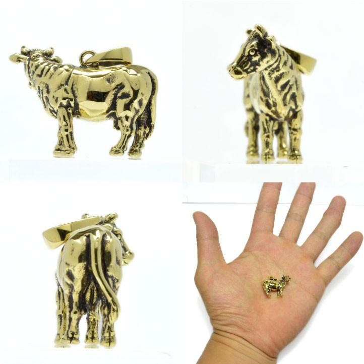金色の牛 ウシペンダント 真ちゅう 真鍮 ブラス Brass(牧場、うし