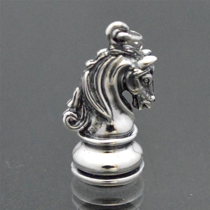 【ALZUNI】 シルバー ネックレス　チェスの駒　ナイト チェスの駒 チェスピース