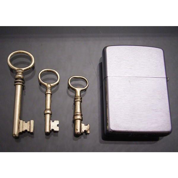 真鍮の鍵 ブラスアンティークキーペンダント3 : ブライトネスシルバー