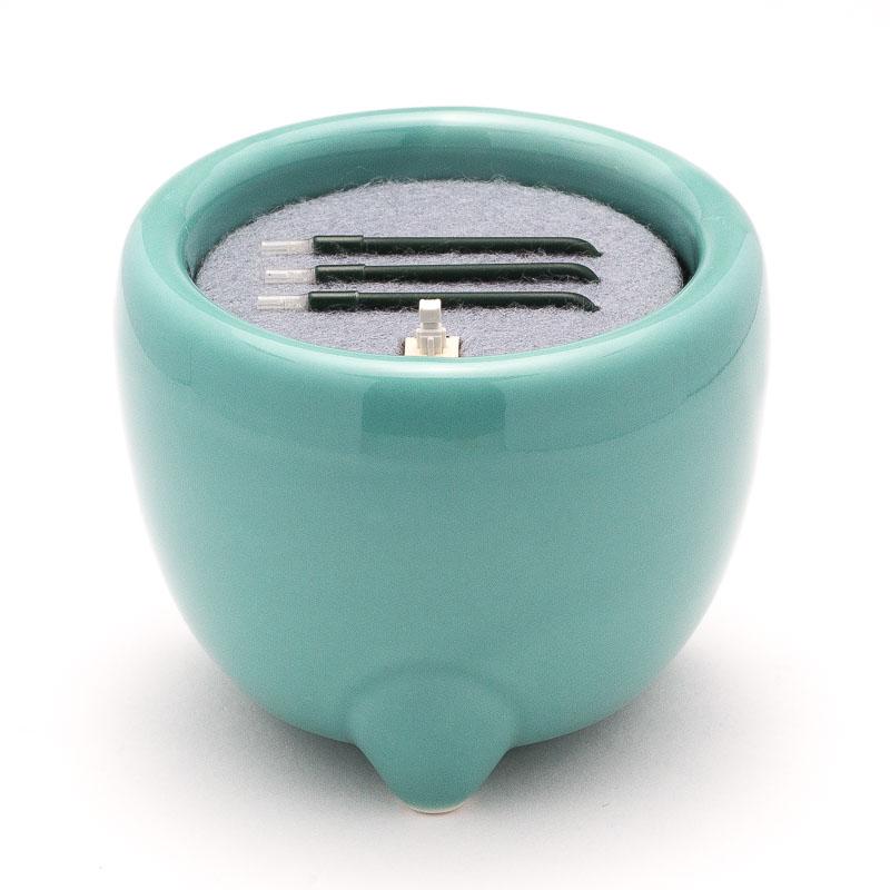 仏具・サンやすらぎ寝かせ 玉香炉 青磁（3.0寸） 玉香炉 仏具 —