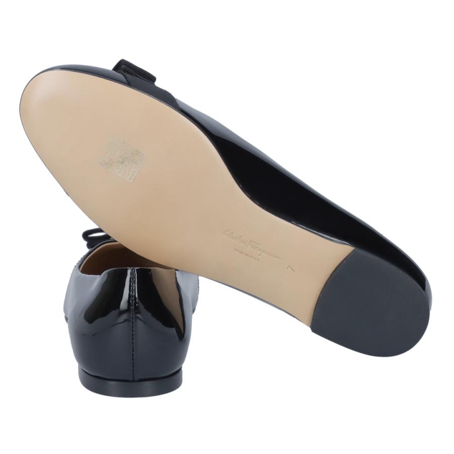 Salvatore Ferragamo VARINA ヴァリナ　エナメル　黒 Salvatore Ferragamo VARINA ヴァリナエナメル黒