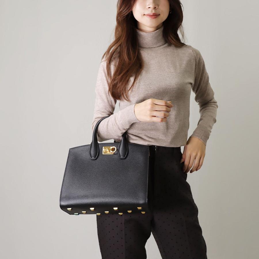 Ferragamo（フェラガモ）美品 ✴︎レザー✴︎ハンドバッグ FERRAGAMO（フェラガモ） 【並行輸入品】 FERRAGAMO 2WAYバッグ