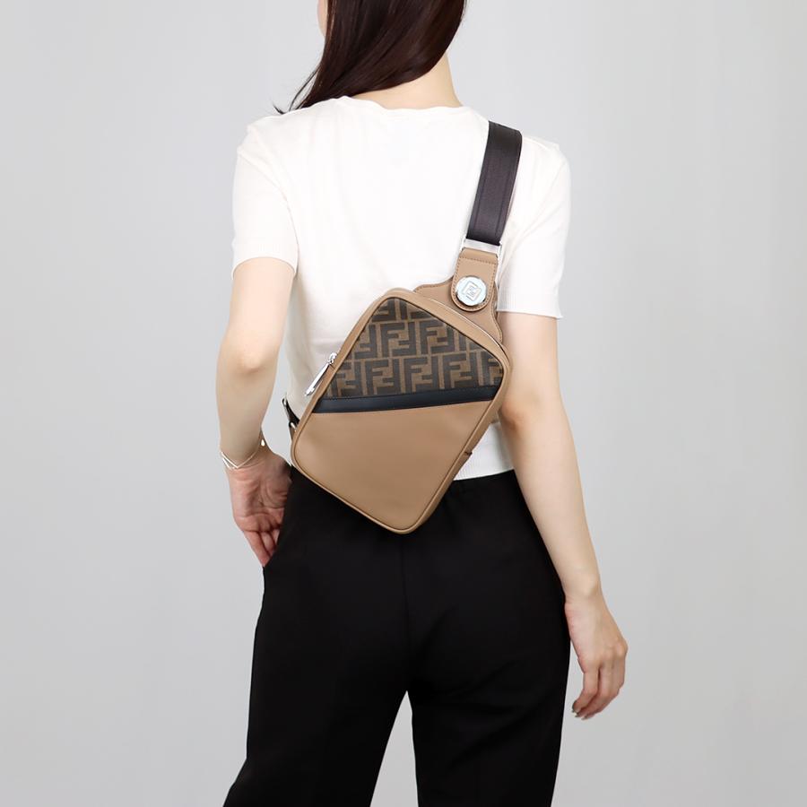 FENDI（フェンディ） 【お取り寄せ】 【並行輸入品】 ショルダーバッグ