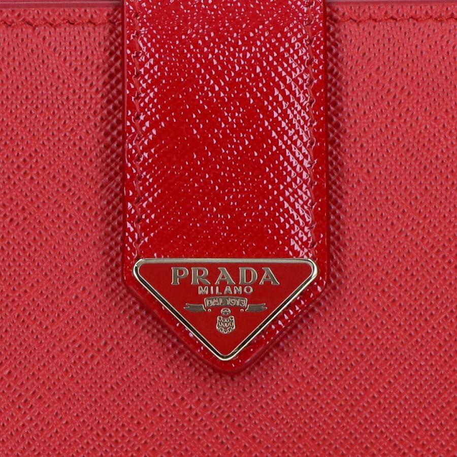 【週末限定お値下げ中‼️】PRADA 二つ折り財布　赤 プラダ PRADA 二つ折り財布 ロゴ レッド レディース 中古 PRADA プラダ
