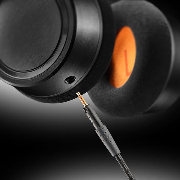 NEUMANN NDH 20 Black Edition ノイマン 有線ヘッドホン モニターヘッドホン 密閉型 右出しケーブル 着脱可能 楽曲制作 DTMの画像