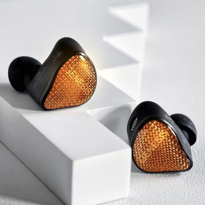EarAcoustic Audio GENESIS Mix9 有線イヤホン イヤフォン 密閉型 カナル 2pin 4.4mm バランス リケーブル対応 ポップス ボーカル リスニングの画像
