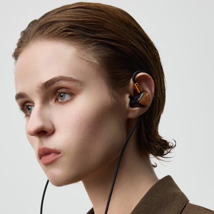 EarAcoustic Audio GENESIS Mix9 有線イヤホン イヤフォン 密閉型 カナル 2pin 4.4mm バランス リケーブル対応 ポップス ボーカル リスニングの画像