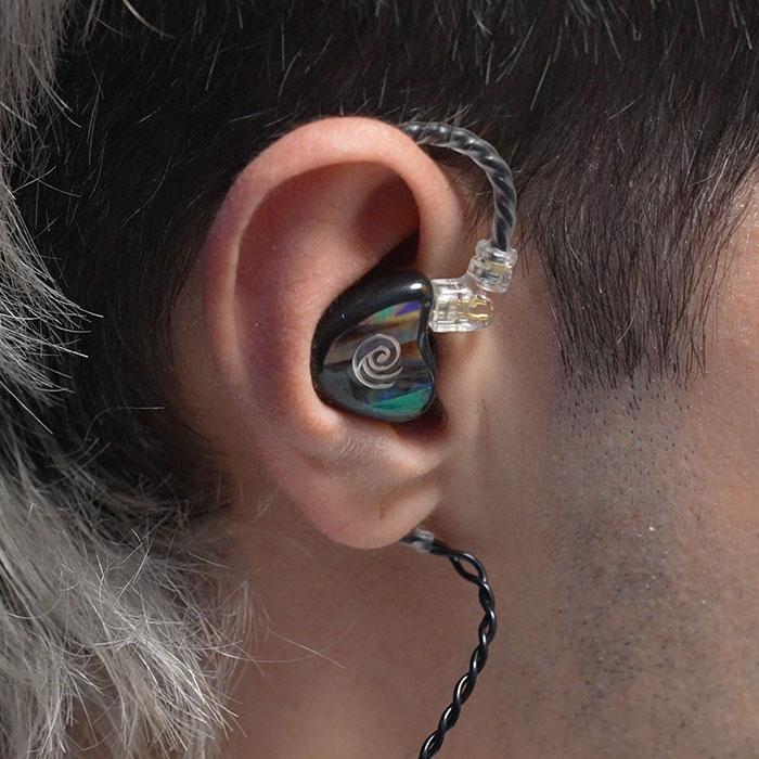 NTS Audio THREE 有線イヤホン カナル型 耳掛け式 シュア掛け リケーブル対応 CIEM 2pin 凸型コネクタ 3.5mm 3BA エヌティーエスオーディオの画像