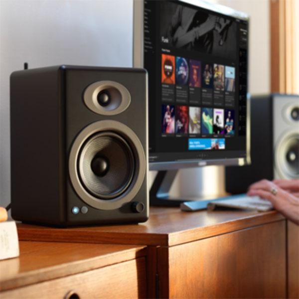 (お取り寄せ) Audioengine オーディオエンジン A5+ ワイヤレス・パワードスピーカー サテン・ブラックペイント (送料無料)の画像